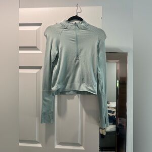 Lululemon half zip shirt size 4 worn 3-4 times. In good condition
